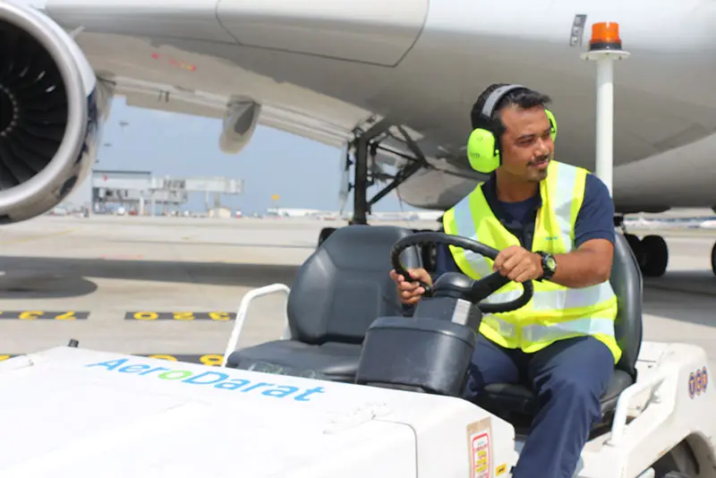 Airport ground handling work in Japan