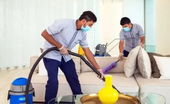 Building cleaning work supported by Power Japan